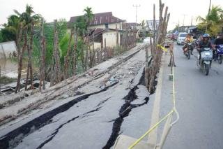 Atasi Jalan Amblas Akibat Abrasi Tembilahan, BPJN Riau Siap Datangkan Jembatan Bailey