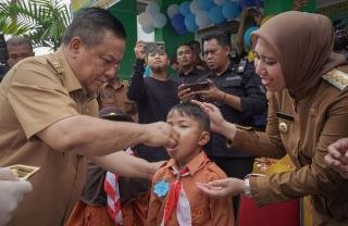 Pj Gubri SF Hariyanto Cek Pelaksanaan PIN Polio di Posyandu Air Molek