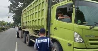 Razia di Kuansing, Dishub Riau dan Tim Gabungan Tilang 114 Truk