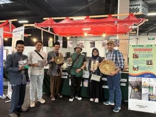 Ponpes Al Amin Dumai Tampilkan Produk Turunan Sawit dalam Festival Islam Kepulauan di Belanda